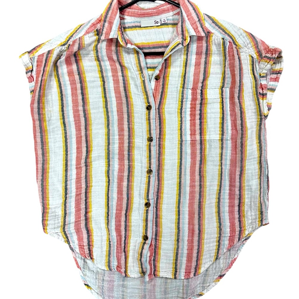 SO brand, short sleeve button down shirt. High low. Size Medium. Super comfy